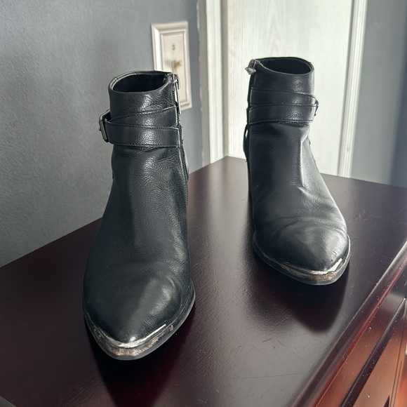 Beautiful loved Marc Fisher black booties size 5.5.  So comfortable! - Picture 2 of 5